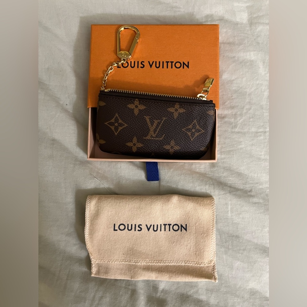 Louis vuitton keychain wallet